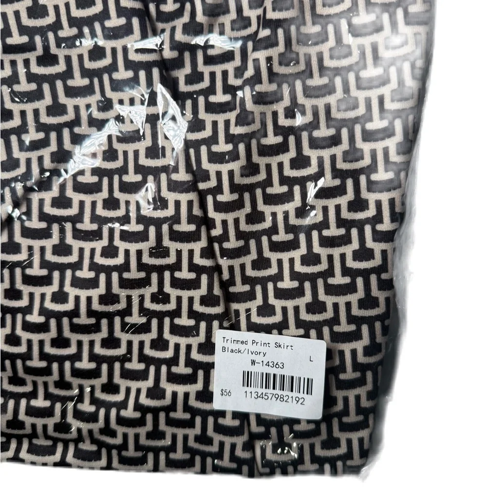 Stylish Black and White Geometric Skirt with Pink Accents NIB
